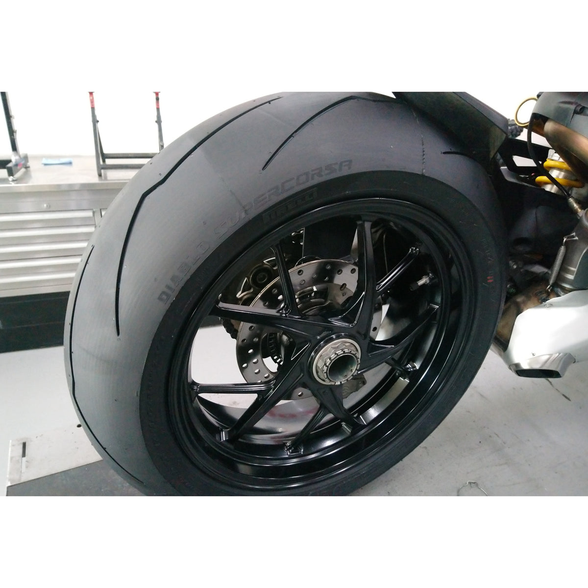 Pirelli Supercorsa SP V3